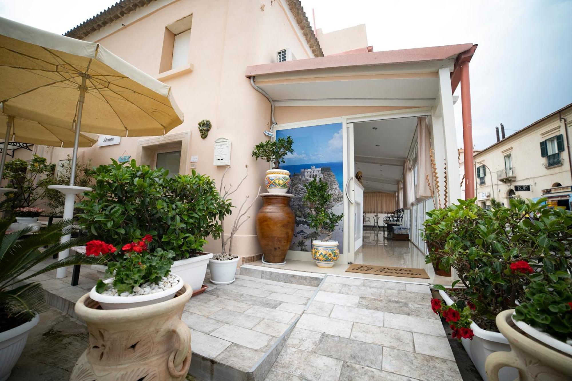 La Perla Del Tirreno Bed & Breakfast Tropea Bagian luar foto